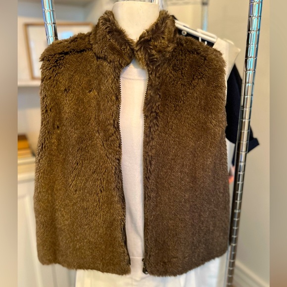 Tristan Faux Fur Vest - Picture 2 of 4